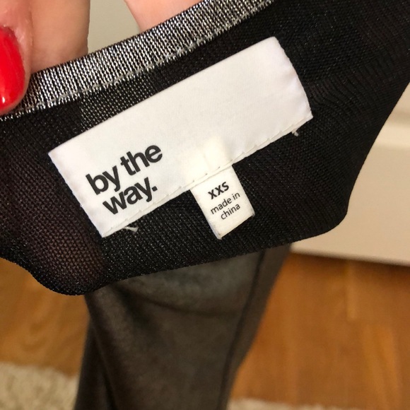 NWOT Silver Metallic Strappy Top by the way. - Picture 6 of 6